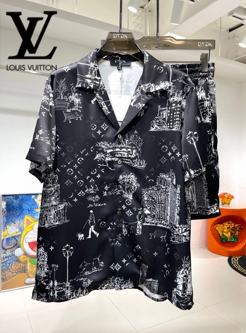 Durable Louis Vuitton Short Suits 131983