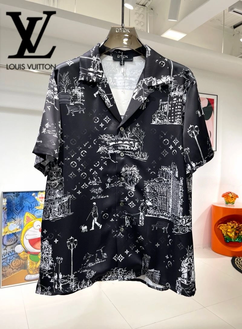 Durable Louis Vuitton Short Suits 131983