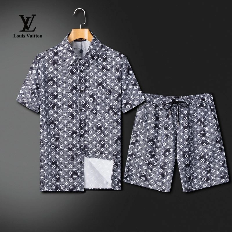 SmoothTexture Louis Vuitton Short Suits 139138