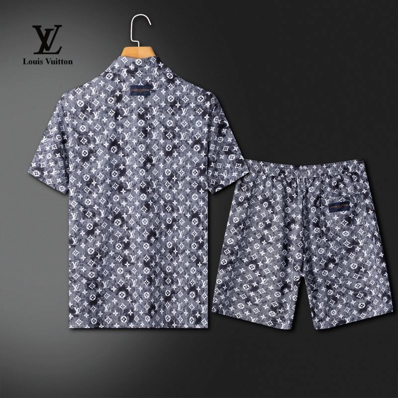 SmoothTexture Louis Vuitton Short Suits 139138