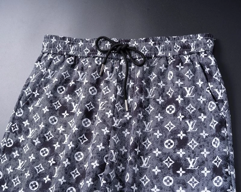 SmoothTexture Louis Vuitton Short Suits 139138