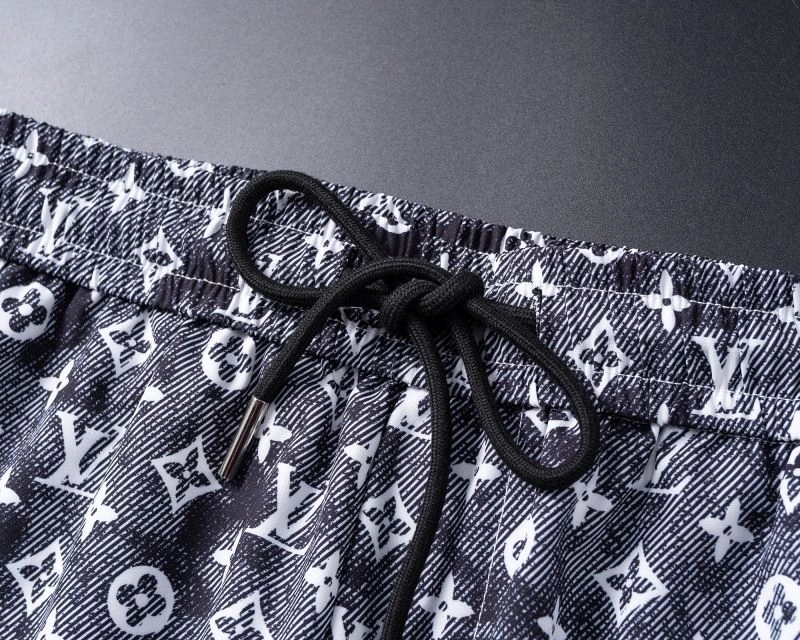 SmoothTexture Louis Vuitton Short Suits 139138