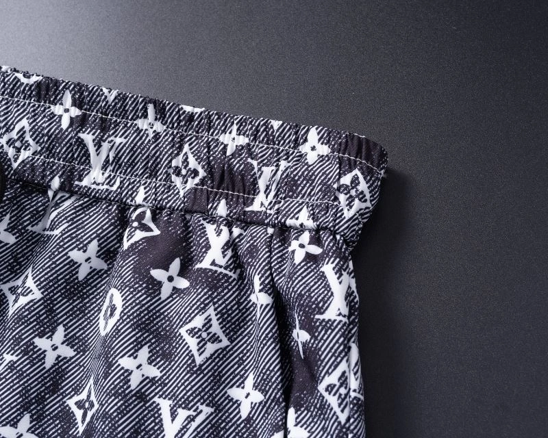 SmoothTexture Louis Vuitton Short Suits 139138