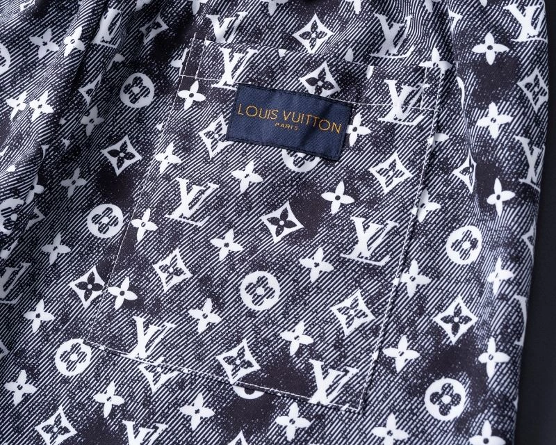 SmoothTexture Louis Vuitton Short Suits 139138