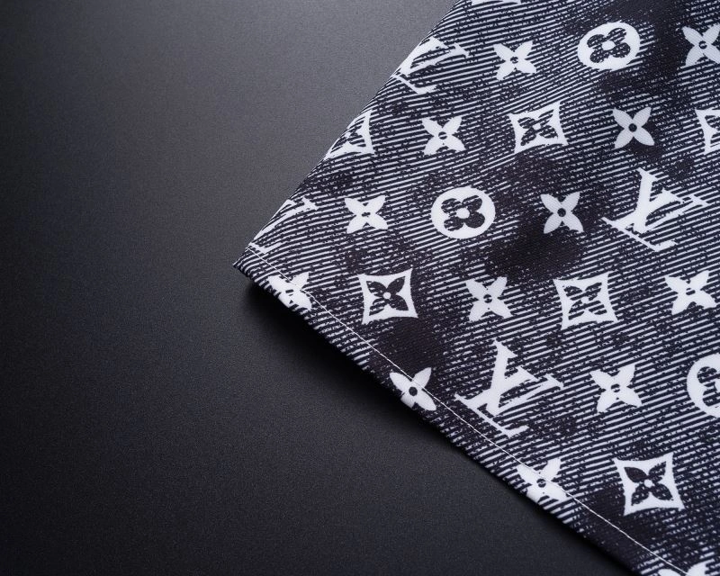 SmoothTexture Louis Vuitton Short Suits 139138