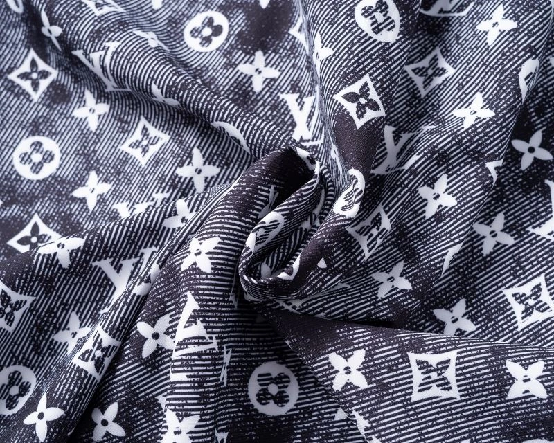 SmoothTexture Louis Vuitton Short Suits 139138
