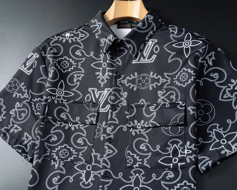 Louis Vuitton Short Suits Snug 131974