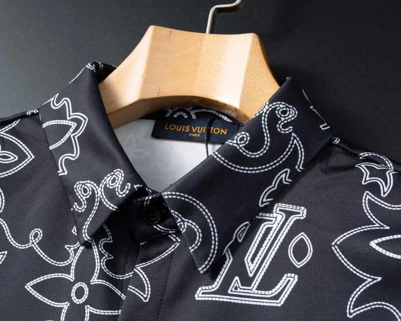Louis Vuitton Short Suits Snug 131974