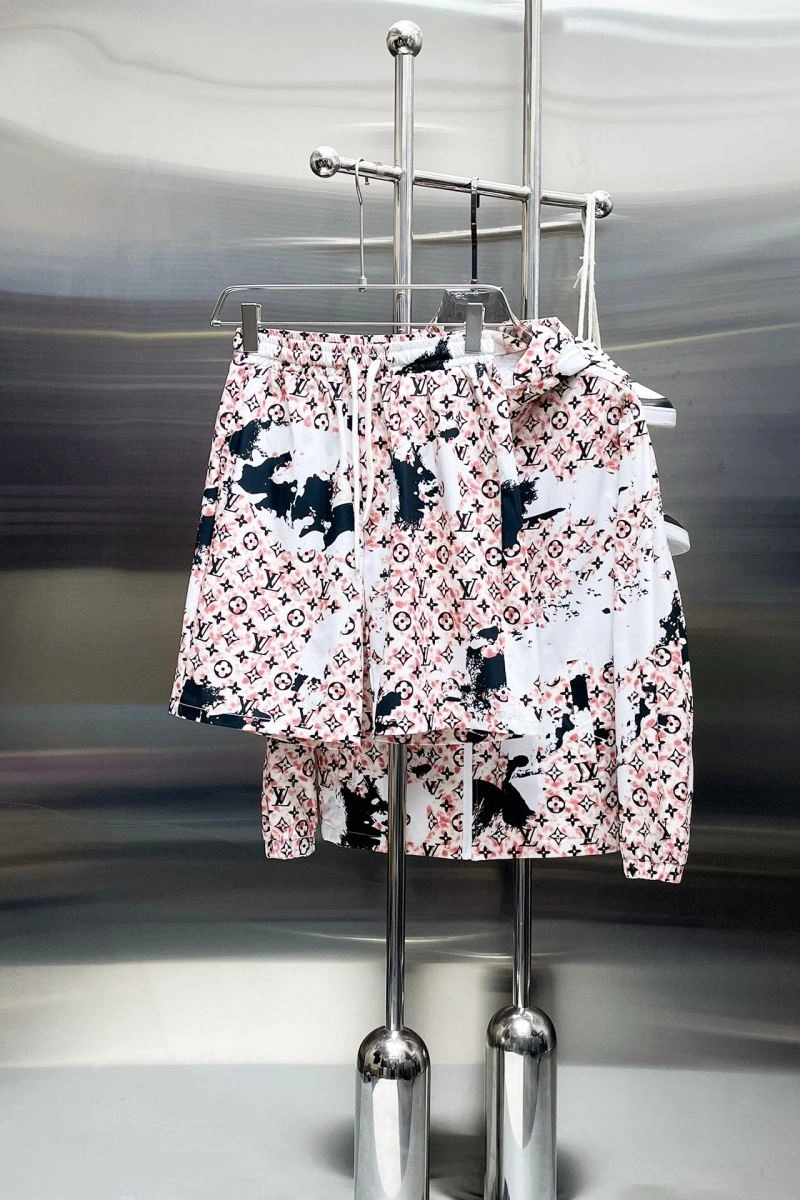Sporty Louis Vuitton Short Suits 137324