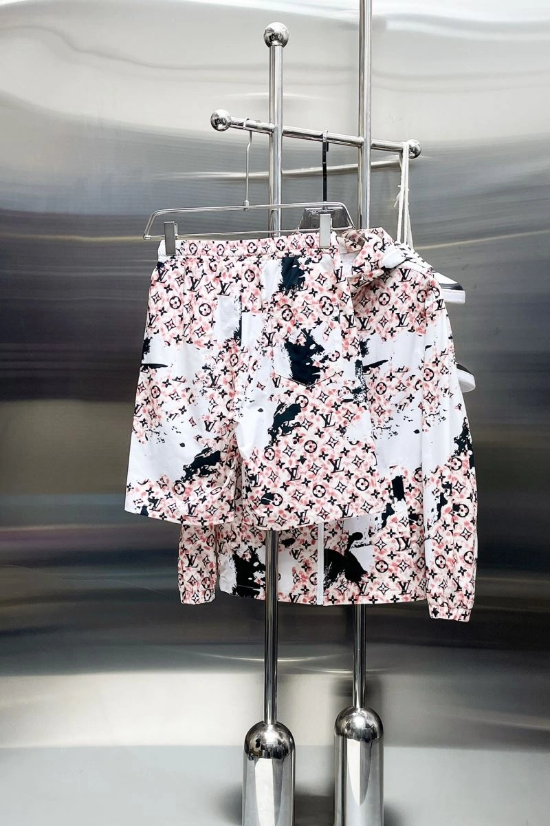 Sporty Louis Vuitton Short Suits 137324