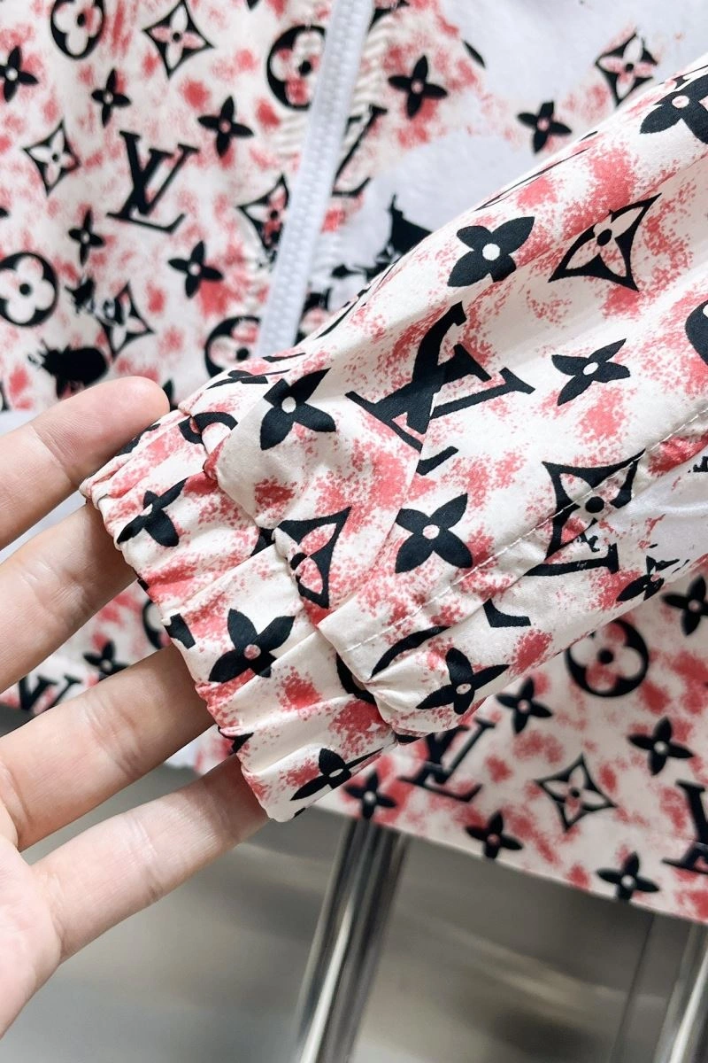 Sporty Louis Vuitton Short Suits 137324
