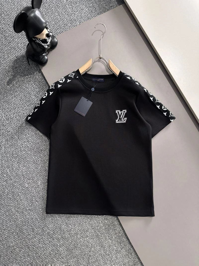 Affordable Louis Vuitton Short Suits 136350