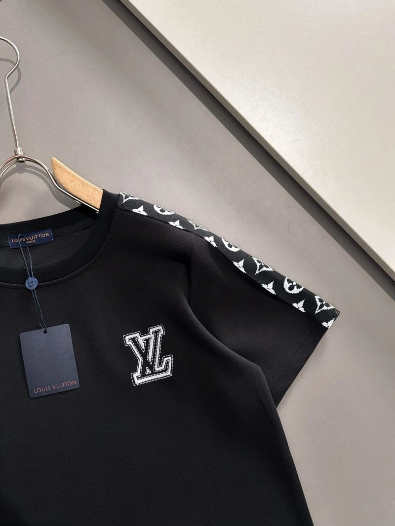 Affordable Louis Vuitton Short Suits 136350