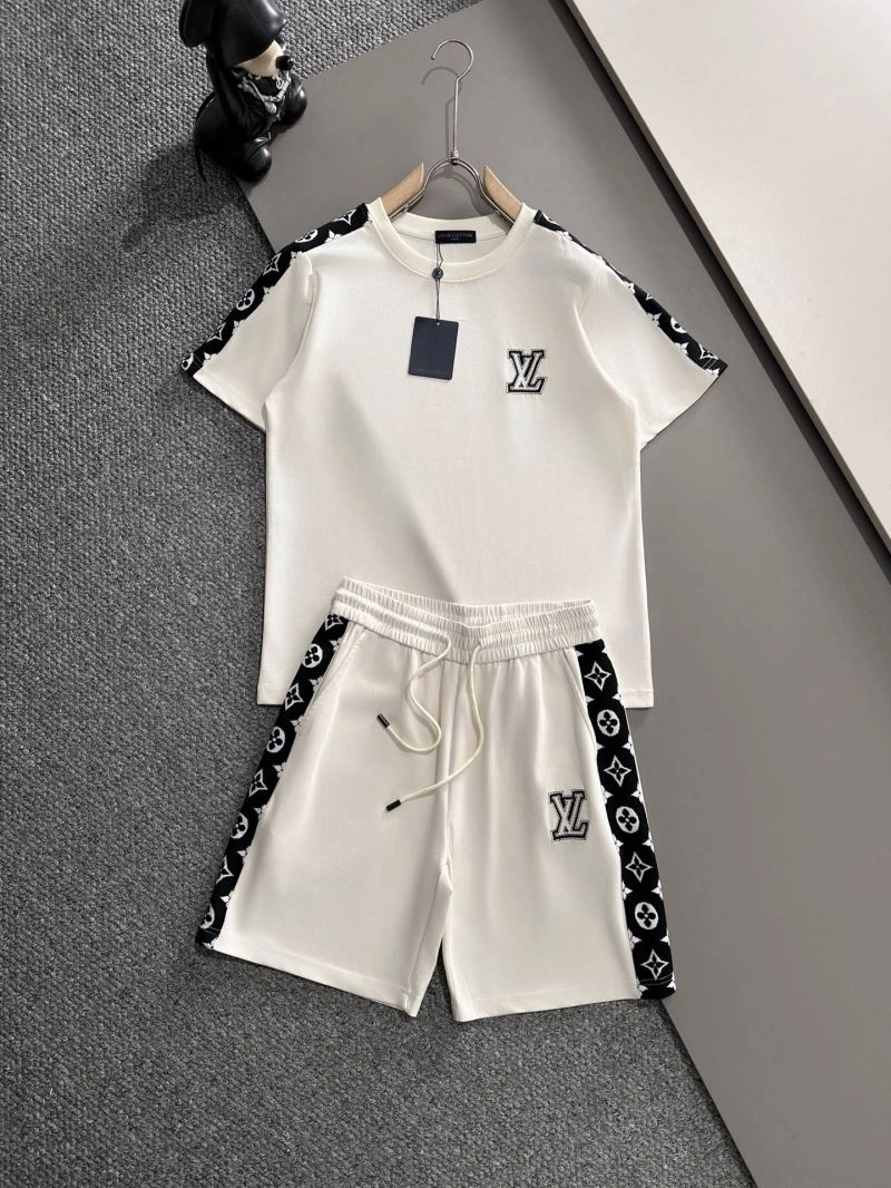 Unisex Louis Vuitton Short Suits 136353