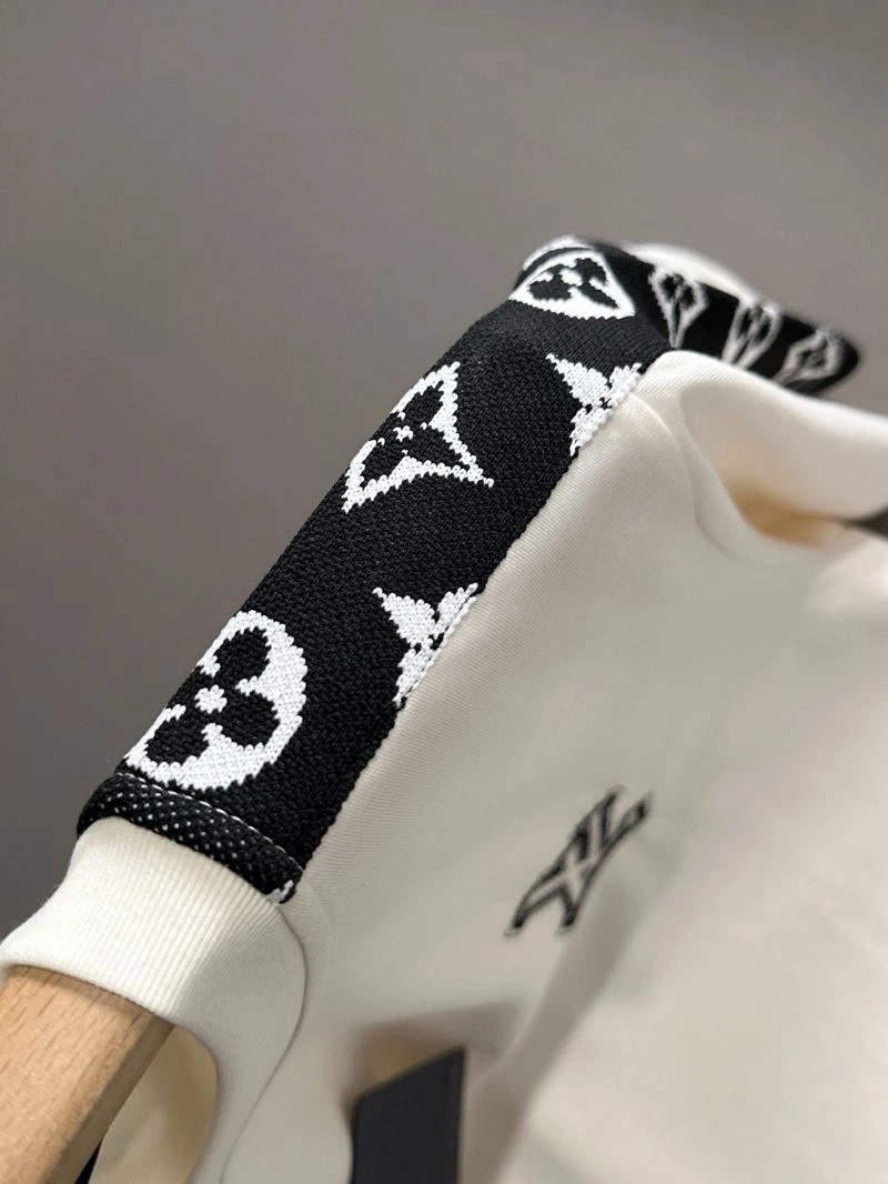 Unisex Louis Vuitton Short Suits 136353