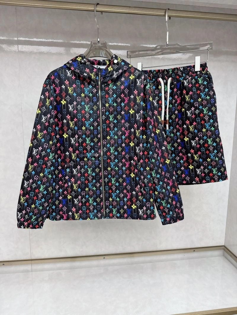 SmoothTexture Louis Vuitton Short Suits 136361