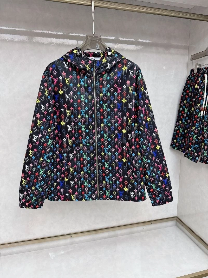 SmoothTexture Louis Vuitton Short Suits 136361