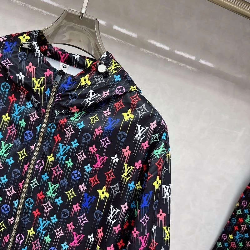 SmoothTexture Louis Vuitton Short Suits 136361