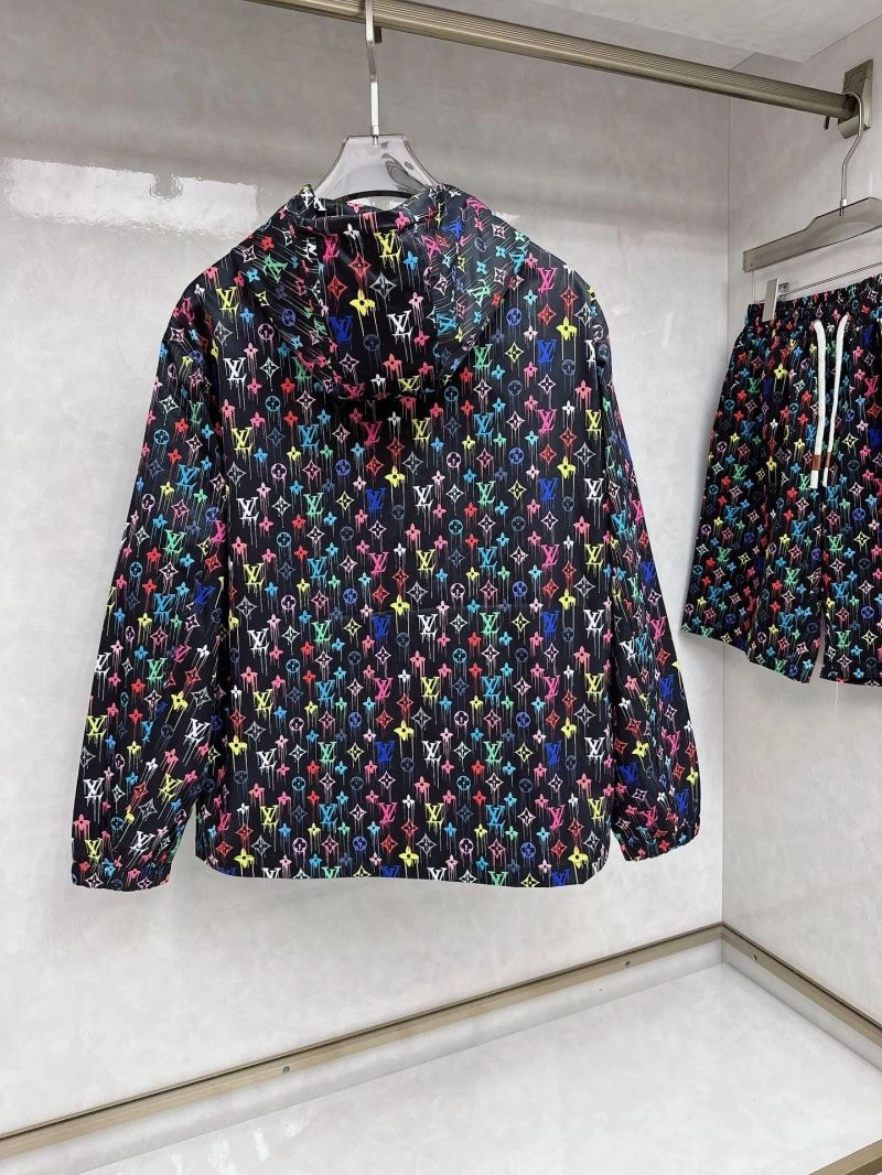 SmoothTexture Louis Vuitton Short Suits 136361