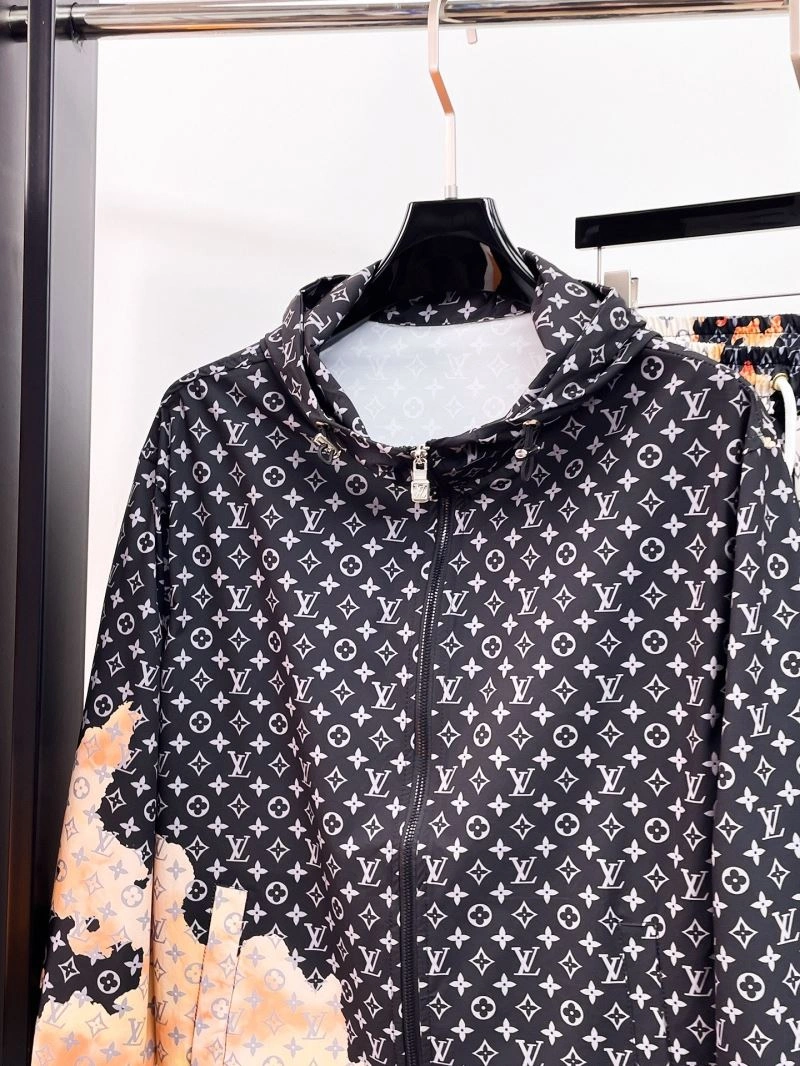 Stretchable Louis Vuitton Short Suits 136341