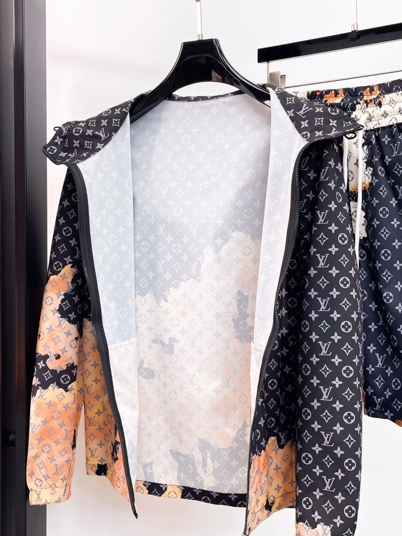 Stretchable Louis Vuitton Short Suits 136341