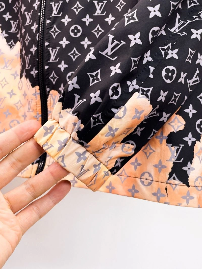 Stretchable Louis Vuitton Short Suits 136341