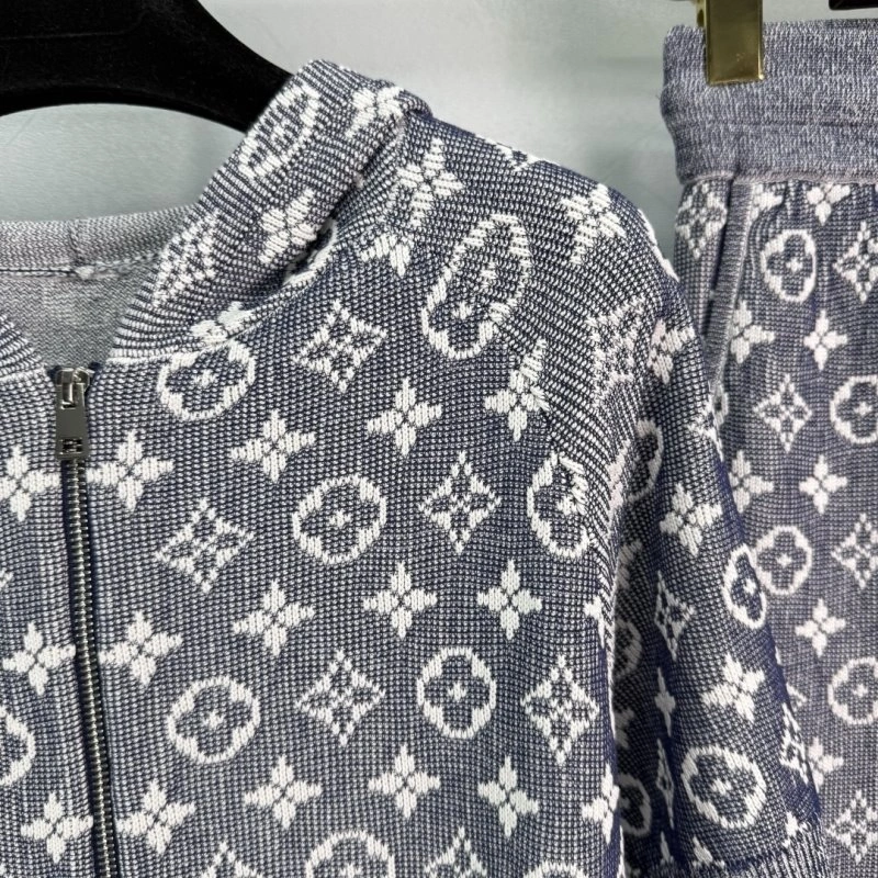 HighQuality Louis Vuitton Short Suits 131026