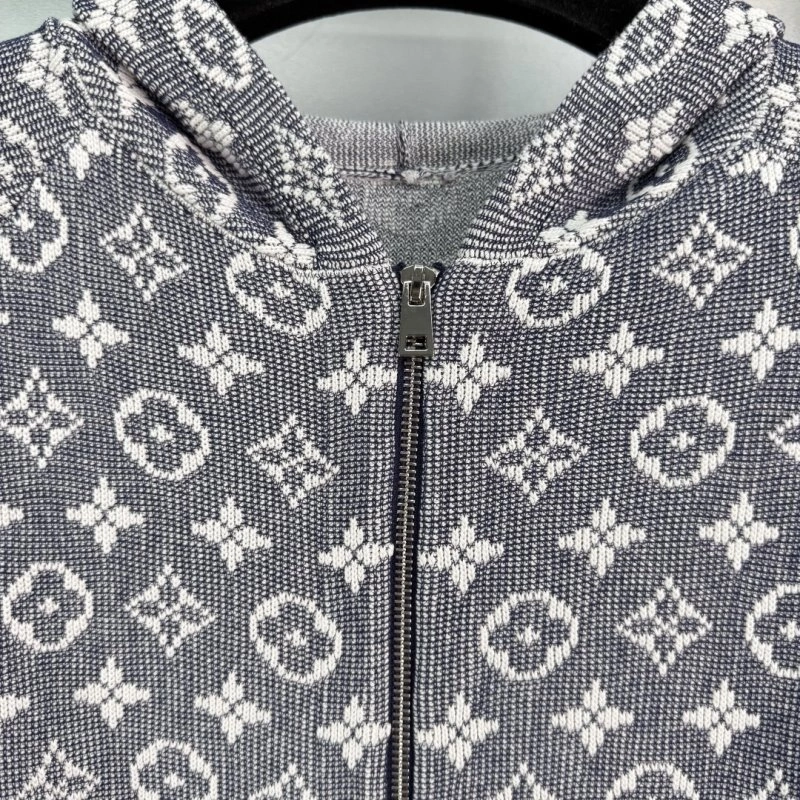 HighQuality Louis Vuitton Short Suits 131026