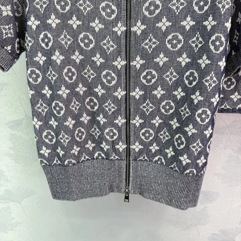 HighQuality Louis Vuitton Short Suits 131026