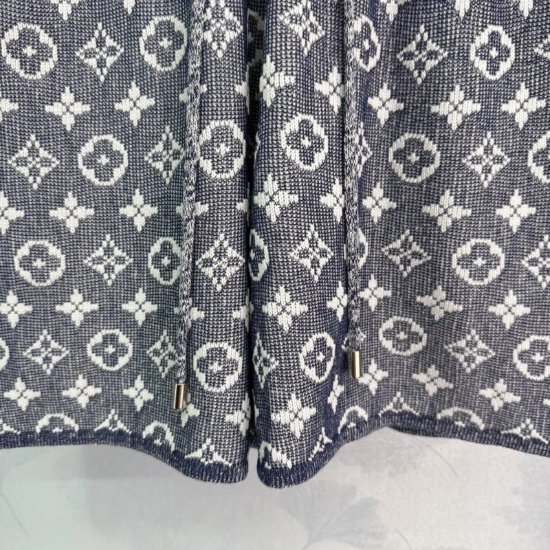 HighQuality Louis Vuitton Short Suits 131026