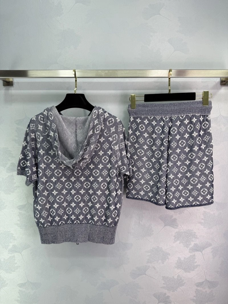 HighQuality Louis Vuitton Short Suits 131026