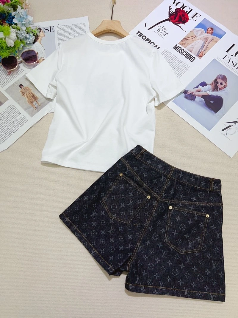 Louis Vuitton Short Suits StreetReady 131701