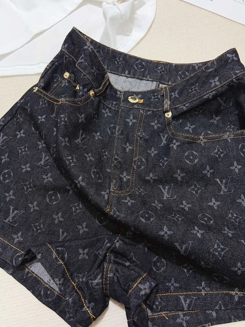 Louis Vuitton Short Suits StreetReady 131701