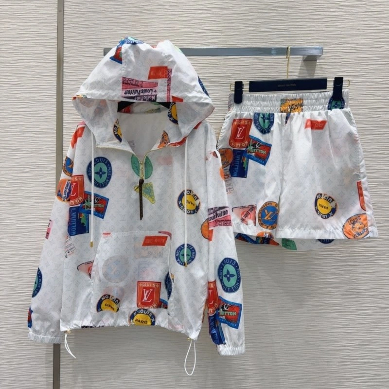 Cozy Louis Vuitton Short Suits 131713