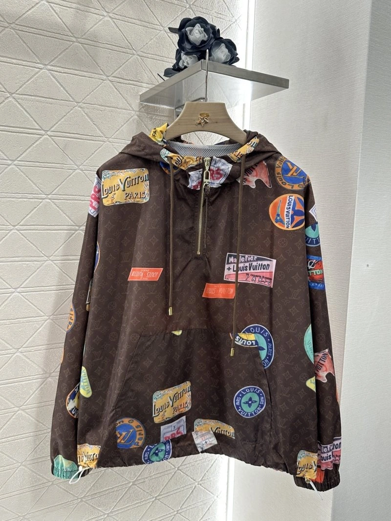 Louis Vuitton Short Suits Unisex 131684