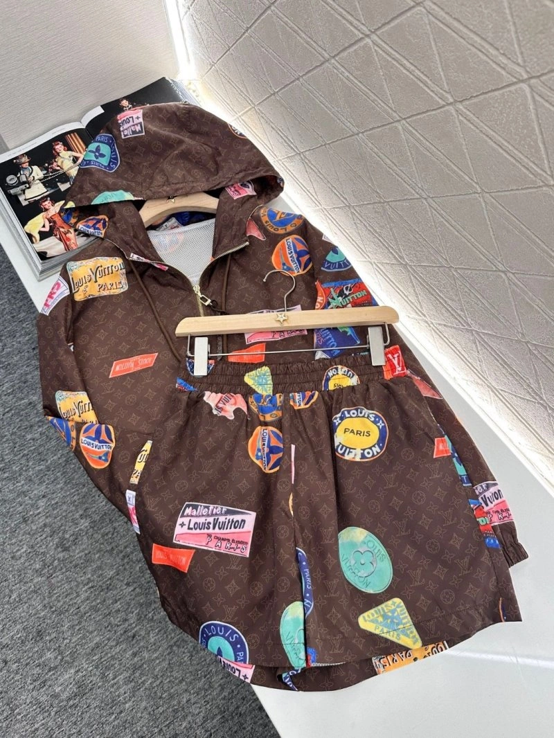 Louis Vuitton Short Suits Unisex 131684