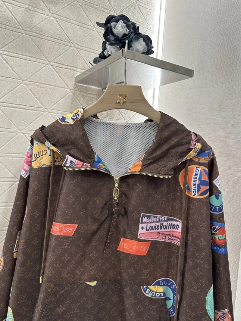 Louis Vuitton Short Suits Unisex 131684