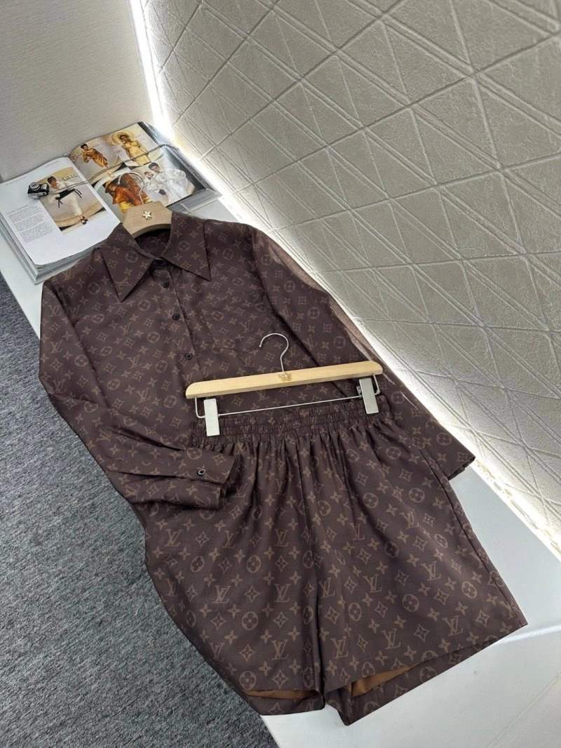 Refined Louis Vuitton Short Suits 131681