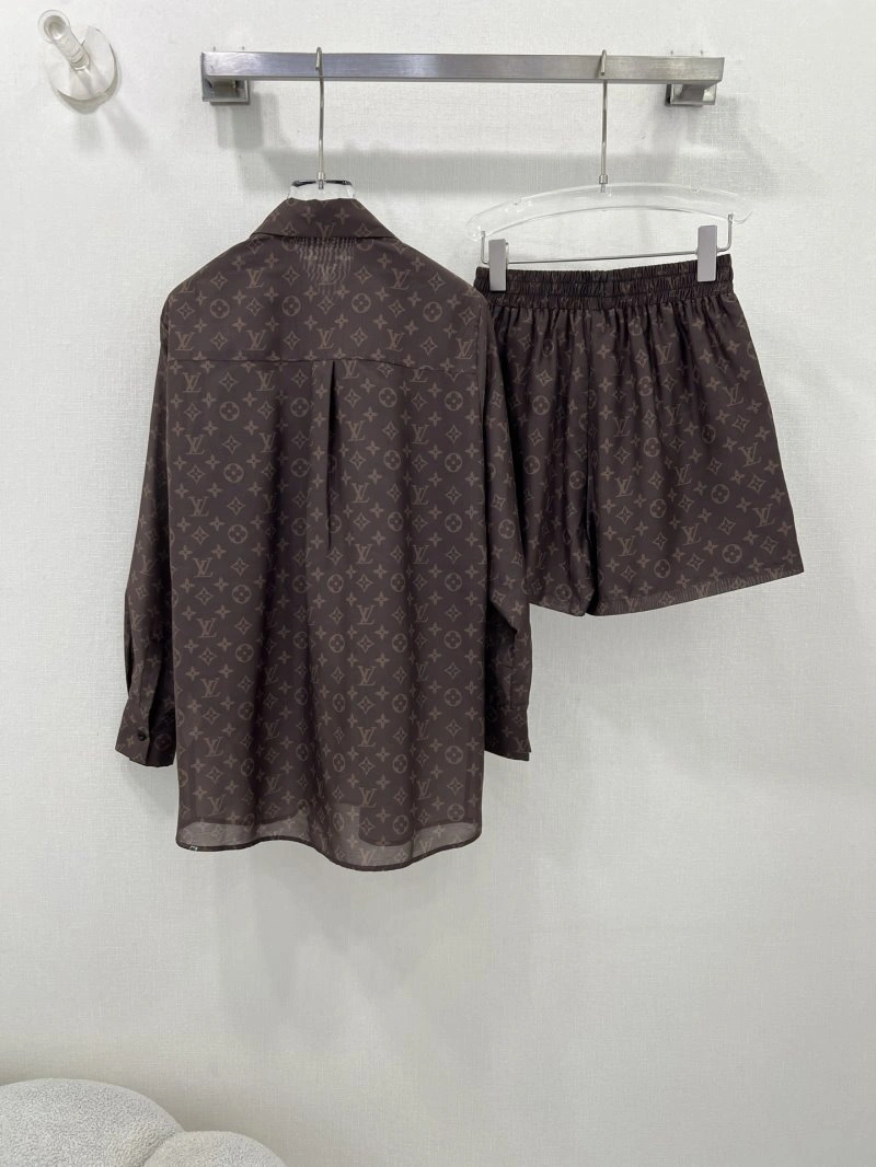 Unisex Louis Vuitton Short Suits 131663