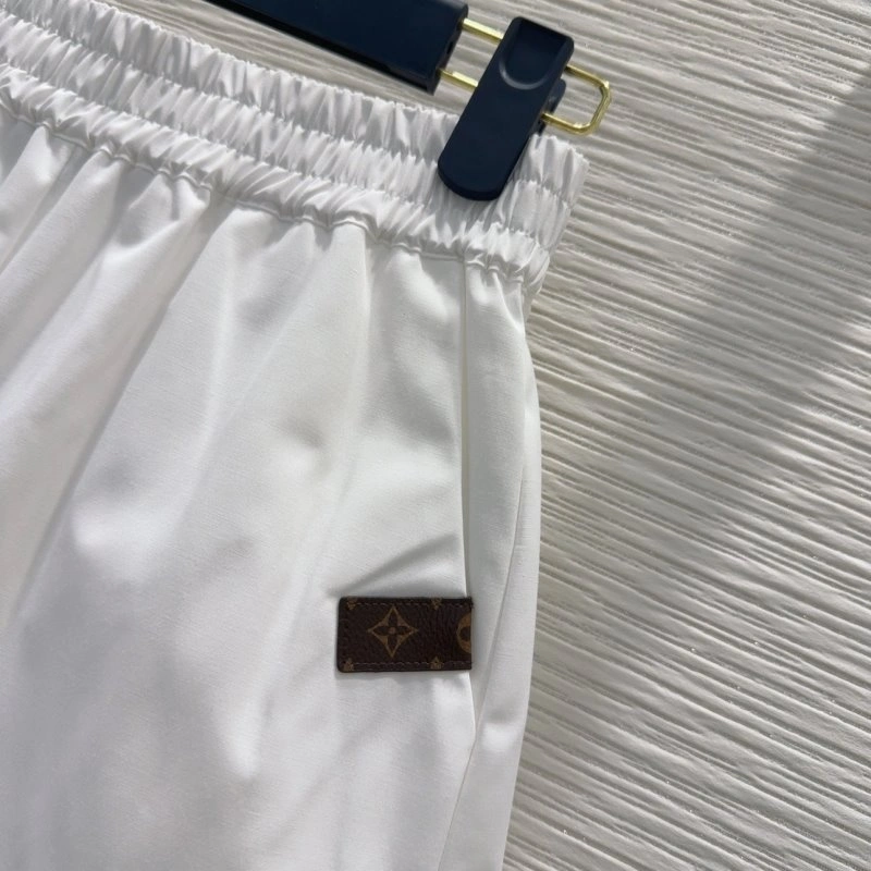 Durable Louis Vuitton Short Suits 131679