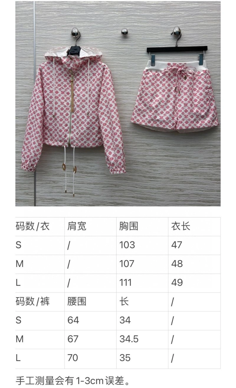 Flexible Louis Vuitton Short Suits 131667