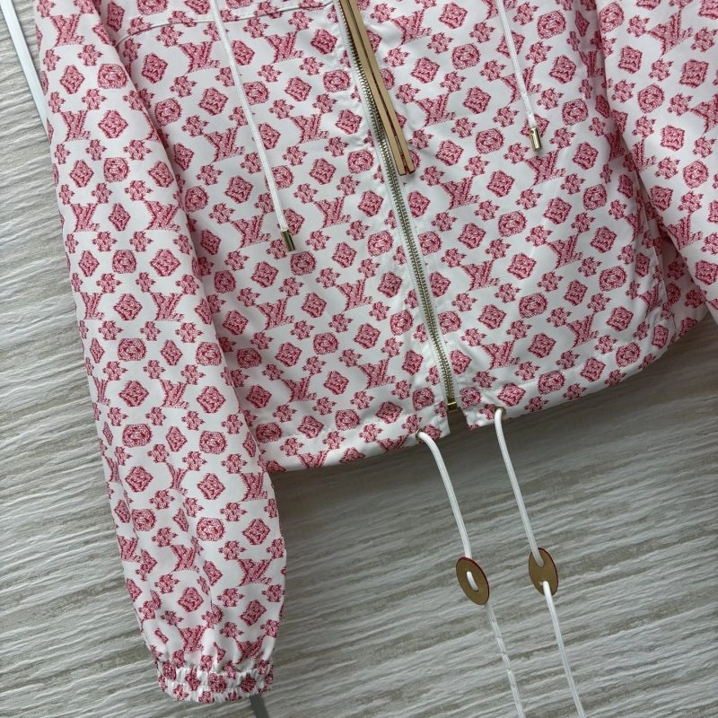 Flexible Louis Vuitton Short Suits 131667