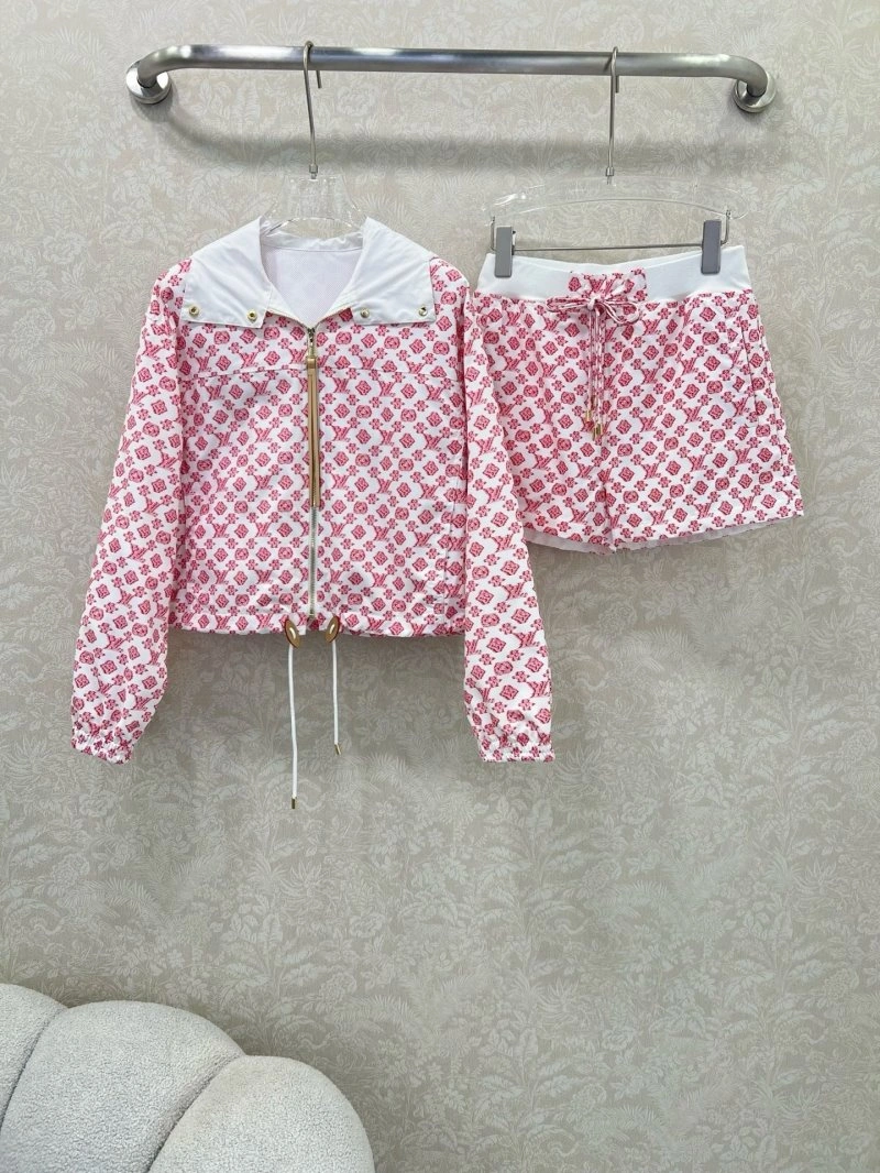 Affordable Louis Vuitton Short Suits 131666