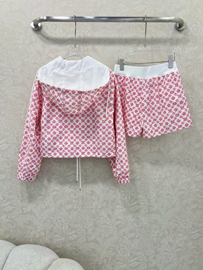 Affordable Louis Vuitton Short Suits 131666