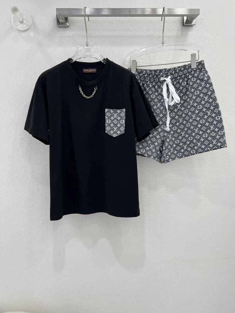Louis Vuitton Short Suits Durable 131656
