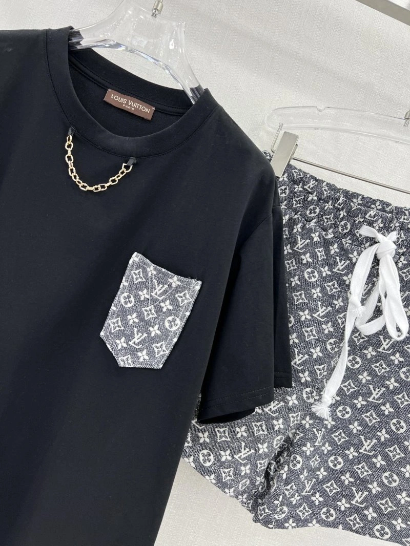 Louis Vuitton Short Suits Durable 131656