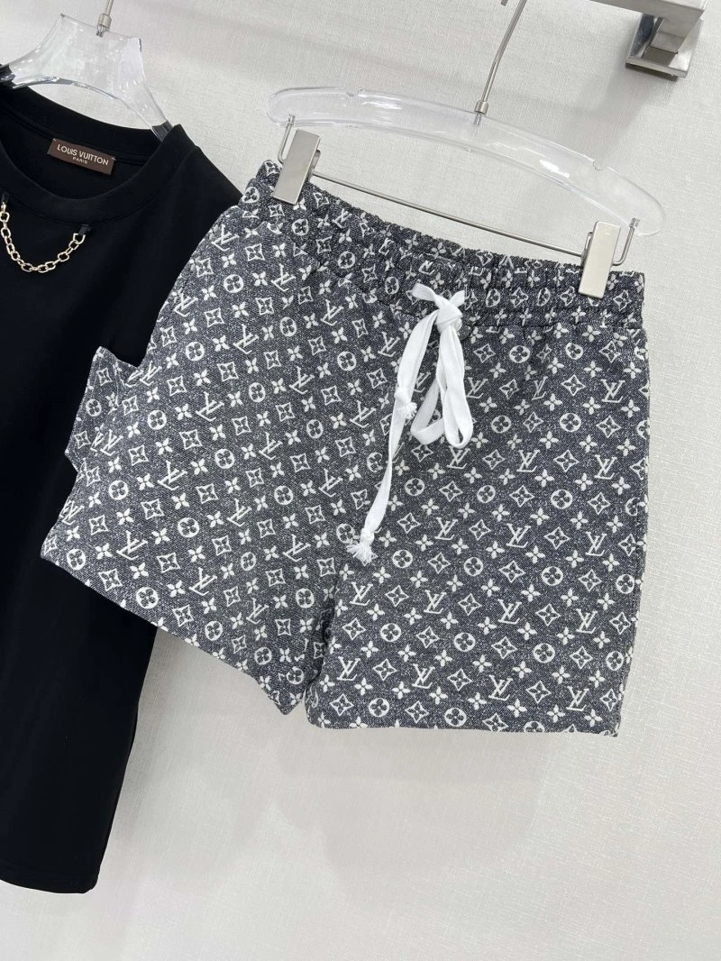 Louis Vuitton Short Suits Durable 131656