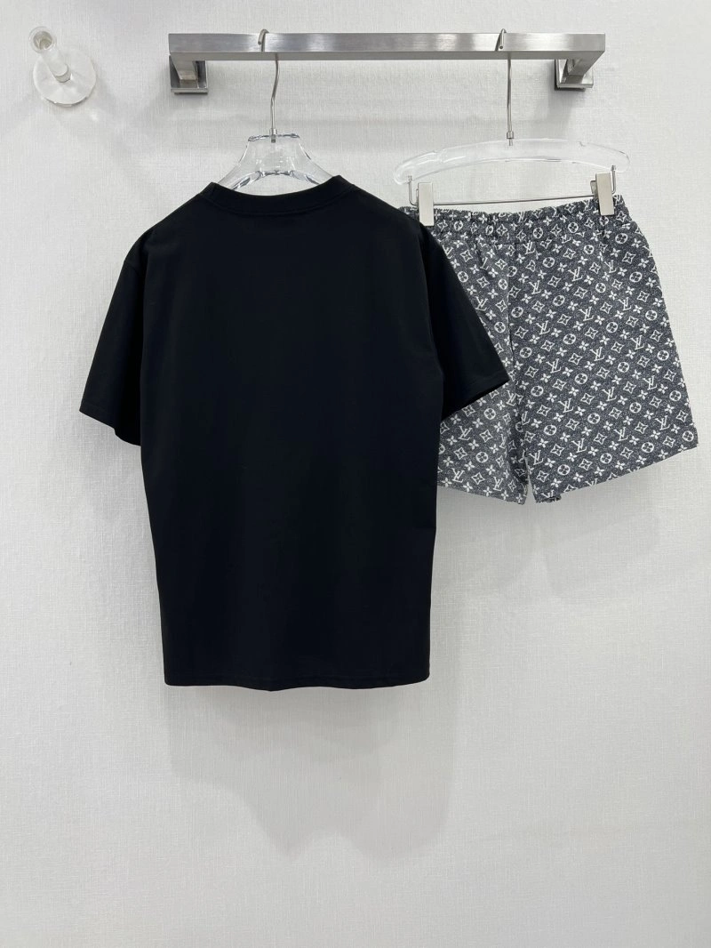 Louis Vuitton Short Suits Durable 131656