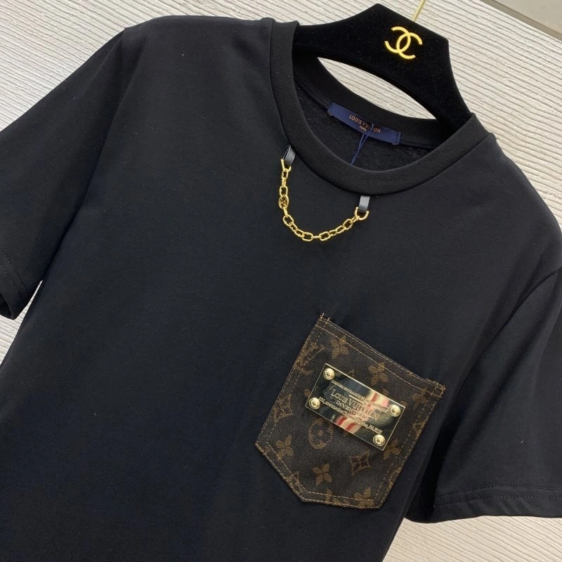 Louis Vuitton Short Suits Breathable 130631
