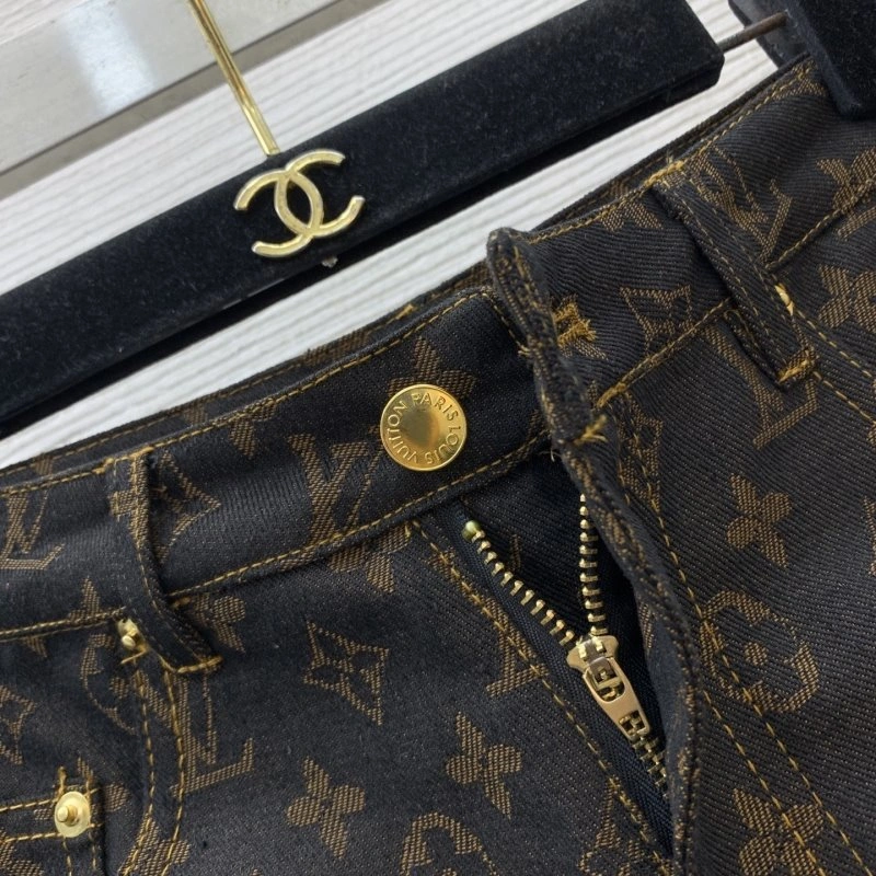 Louis Vuitton Short Suits Breathable 130631